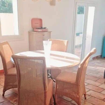 Hébergement de vacances Maison Climatisee Avec Grand Jardin, Proche Et Commerces - Fr-1-610-102