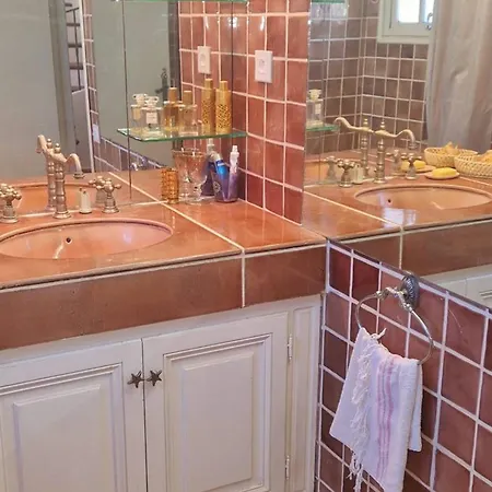 Дом отдыха Maison Climatisee Avec Grand Jardin, Proche Et Commerces - Fr-1-610-102 Борм-ле-Мимоза